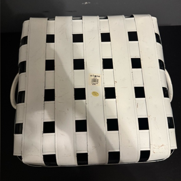 Farmhouse Decor -Square Tobacco Basket - Picture 4 of 9